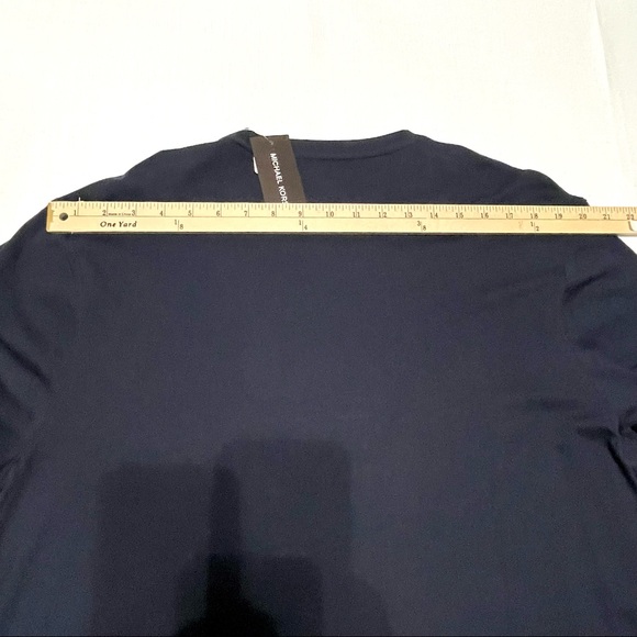Michael Kors Mens Long Sleeve T-Shirt Crewneck XL Navy With Camo Prints NWT - Picture 15 of 15
